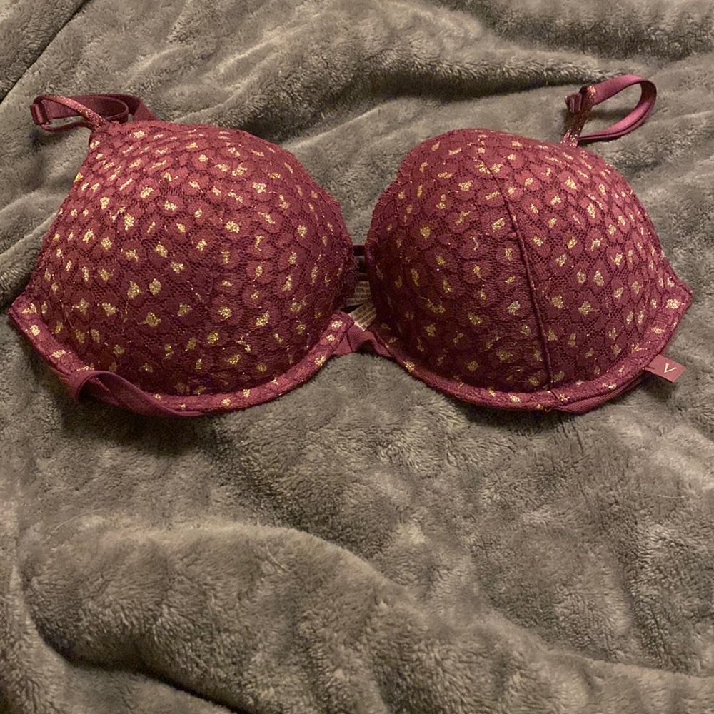 Victoria’s Secret purple bra 32D